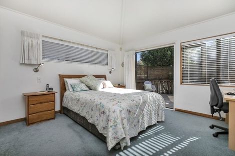 Photo of property in 1/70 Ocean View Road, Northcote, Auckland, 0627