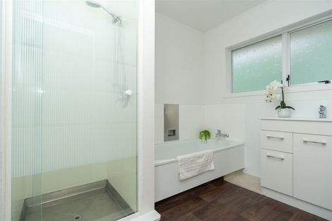 Photo of property in 2 Lachlan Drive, Dinsdale, Hamilton, 3204