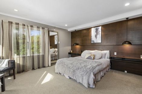 Photo of property in 8 South Street, Tawa, Wellington, 5028