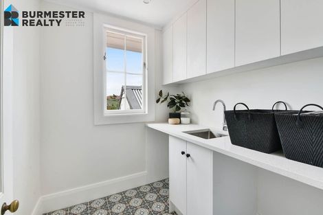 Photo of property in 5 Porter Crescent, Helensville, 0800