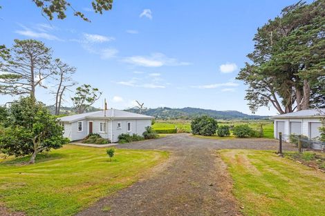Photo of property in 37 Camp Road, Coroglen, Whitianga, 3591