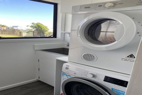 Photo of property in 7 Carluke Street, Paparangi, Wellington, 6037