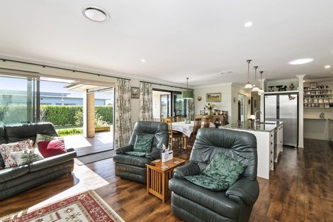 Photo of property in 10 Gladys Place, Levin, 5510
