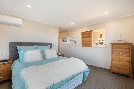 Photo of property in 2 Ellivani Rise, Pukekohe, 2120