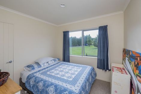 Photo of property in 37a Waikawa Beach Road, Manakau, Levin, 5573