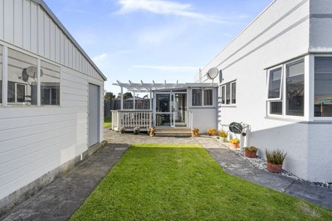 Photo of property in 17 Tasman Street, Opunake, 4616
