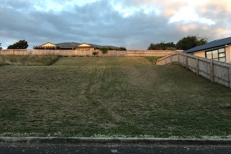 Photo of property in 22 La Lena Grove, Fitzherbert, Palmerston North, 4410