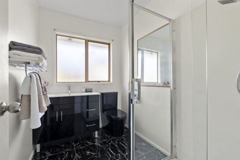 Photo of property in 1/95 Aberdeen Road, Castor Bay, Auckland, 0620