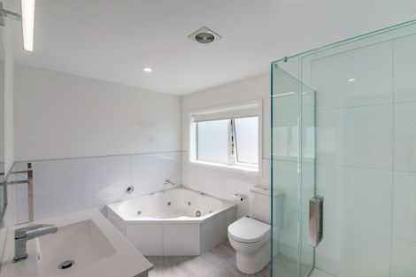 Photo of property in 5 Farnworth Terrace, Churton Park, Wellington, 6037