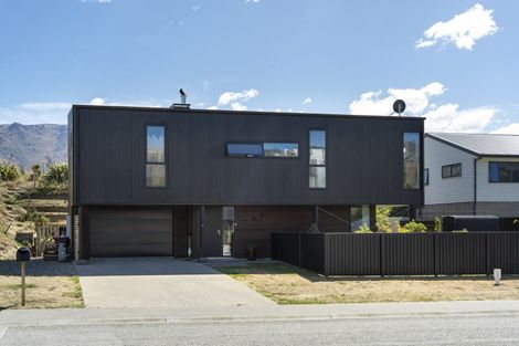 Photo of property in 33 Stratford Drive, Mount Pisa, Cromwell, 9383