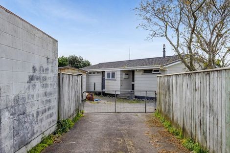 Photo of property in 5 Hughson Place, Opunake, 4616