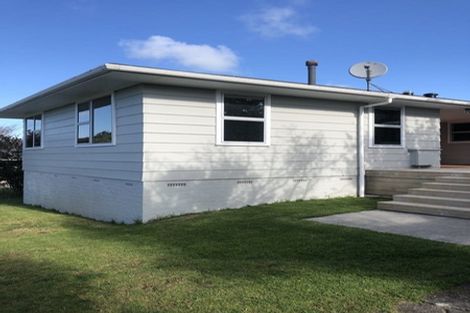 Photo of property in 83 Riversdale Drive, Merrilands, New Plymouth, 4312