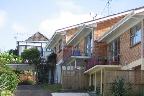 Photo of property in 2/15 Zion Road, Birkenhead, Auckland, 0626
