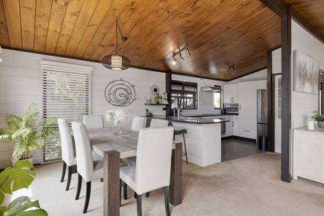 Photo of property in 32 Karewa Parade, Papamoa Beach, Papamoa, 3118