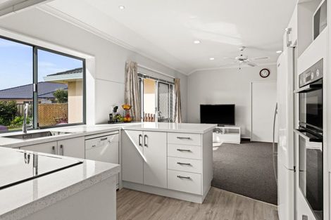 Photo of property in 18 Claridge Place, Taradale, Napier, 4112