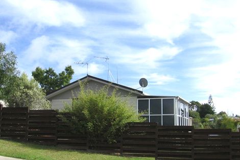 Photo of property in 3 Claverdon Drive, Massey, Auckland, 0614