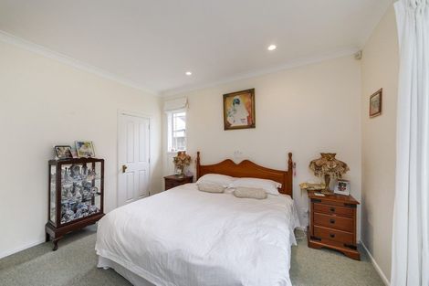 Photo of property in 4 The Oaks, Awapuni, Palmerston North, 4412