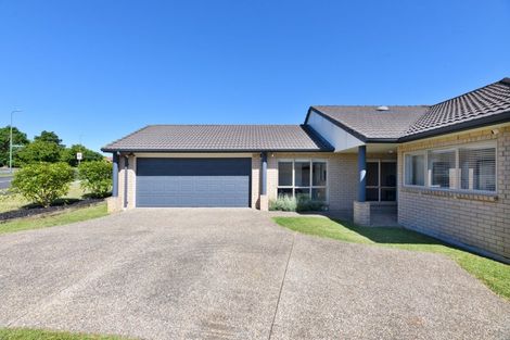 Photo of property in 8 Brookwood Drive, Henderson, Auckland, 0612
