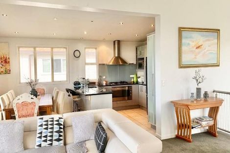 Photo of property in 8 Parani Court, Te Atatu Peninsula, Auckland, 0610