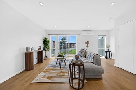Photo of property in 21 Meritage Lane, Te Atatu South, Auckland, 0610
