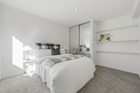 Photo of property in 2/5 View Road, Shelly Park, Auckland, 2014