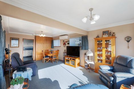 Photo of property in 37 Clyde Street, Kinmont Park, Mosgiel, 9024