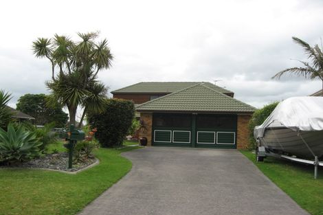 Photo of property in 21 Cumbrian Place, Conifer Grove, Takanini, 2112
