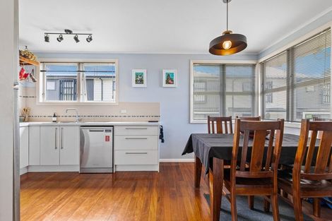 Photo of property in 253 Don Buck Road, Massey, Auckland, 0614