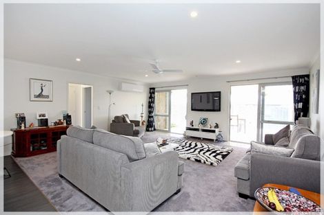 Photo of property in 12 Oxnam Place, Foxton Beach, Foxton, 4815