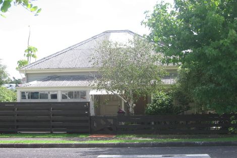 Photo of property in 1 Cowper Street, Devonport, Auckland, 0624