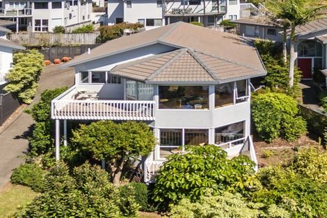 Photo of property in 2/8 Braemar Road, Castor Bay, Auckland, 0620