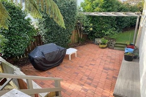 Photo of property in 70 Oriel Avenue, Tawa, Wellington, 5028