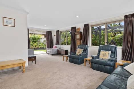 Photo of property in 17 Olive Close, Omokoroa, 3114