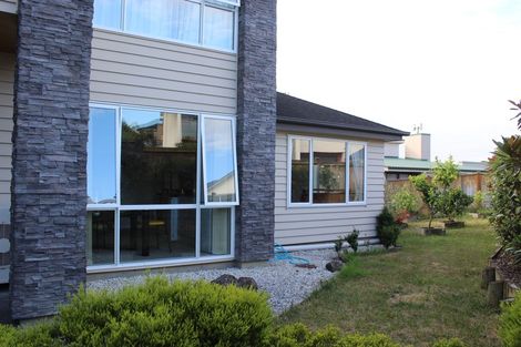 Photo of property in 9 Keating Rise, Northcross, Auckland, 0632