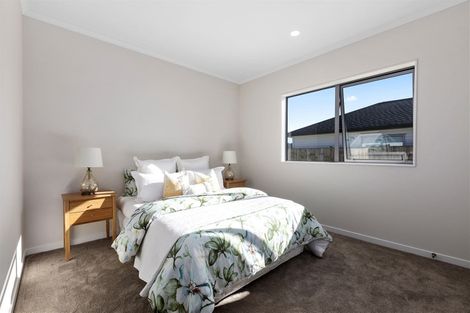 Photo of property in 18 Gilbransen Road, Kumeu, 0810