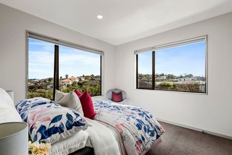 Photo of property in 33 Kilkelly Avenue, Pinehill, Auckland, 0632