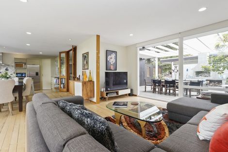 Photo of property in 10 Sandford Street, Campbells Bay, Auckland, 0630