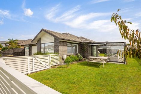Photo of property in 4 Aporo Drive, Kumeu, 0810
