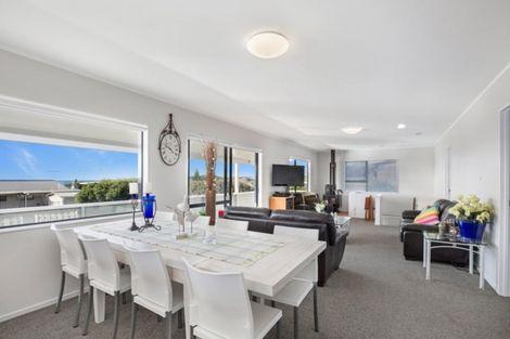 Photo of property in 20 Day Dawn Crescent, Omaha, 0986