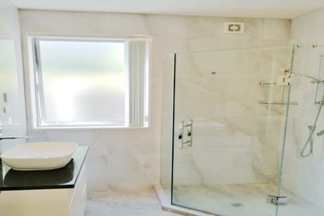 Photo of property in 13a Beechwood Road, Rothesay Bay, Auckland, 0630