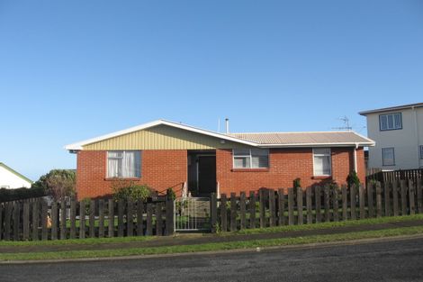 Photo of property in 119 Gloaming Hill, Titahi Bay, Porirua, 5022