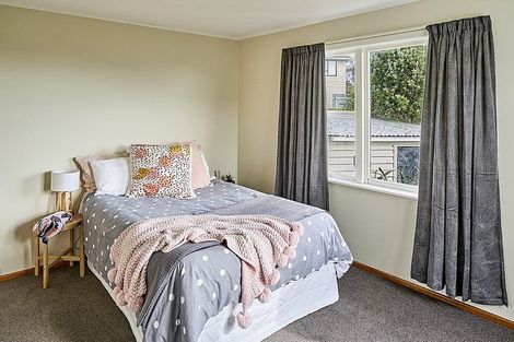 Photo of property in 85 Glanmire Road, Newlands, Wellington, 6037