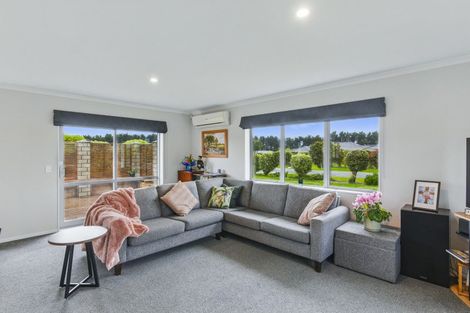 Photo of property in 51 Garth Road, Levin, 5571