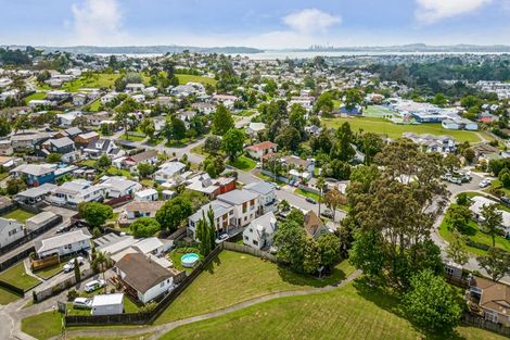 Photo of property in 43c Fitzherbert Avenue, West Harbour, Auckland, 0618