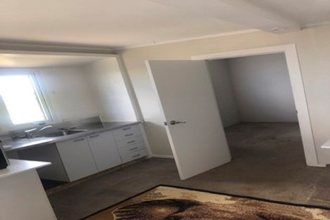 Photo of property in 25 Whangaparaoa Road, Red Beach, 0932