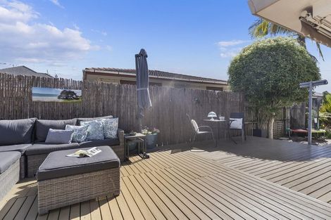 Photo of property in 1/117 Wellington Street, Howick, Auckland, 2014