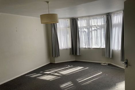 Photo of property in 87 Queens Drive, Lyall Bay, Wellington, 6022