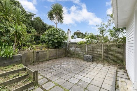 Photo of property in 6 Hollies Crescent, Johnsonville, Wellington, 6037