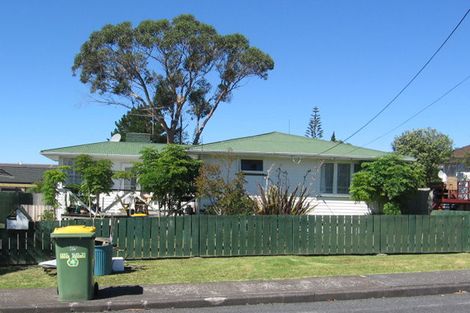 Photo of property in 110 Cobham Crescent, Kelston, Auckland, 0602