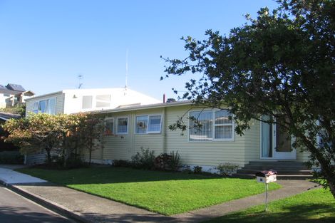 Photo of property in 8 Chudleigh Grove, Churton Park, Wellington, 6037
